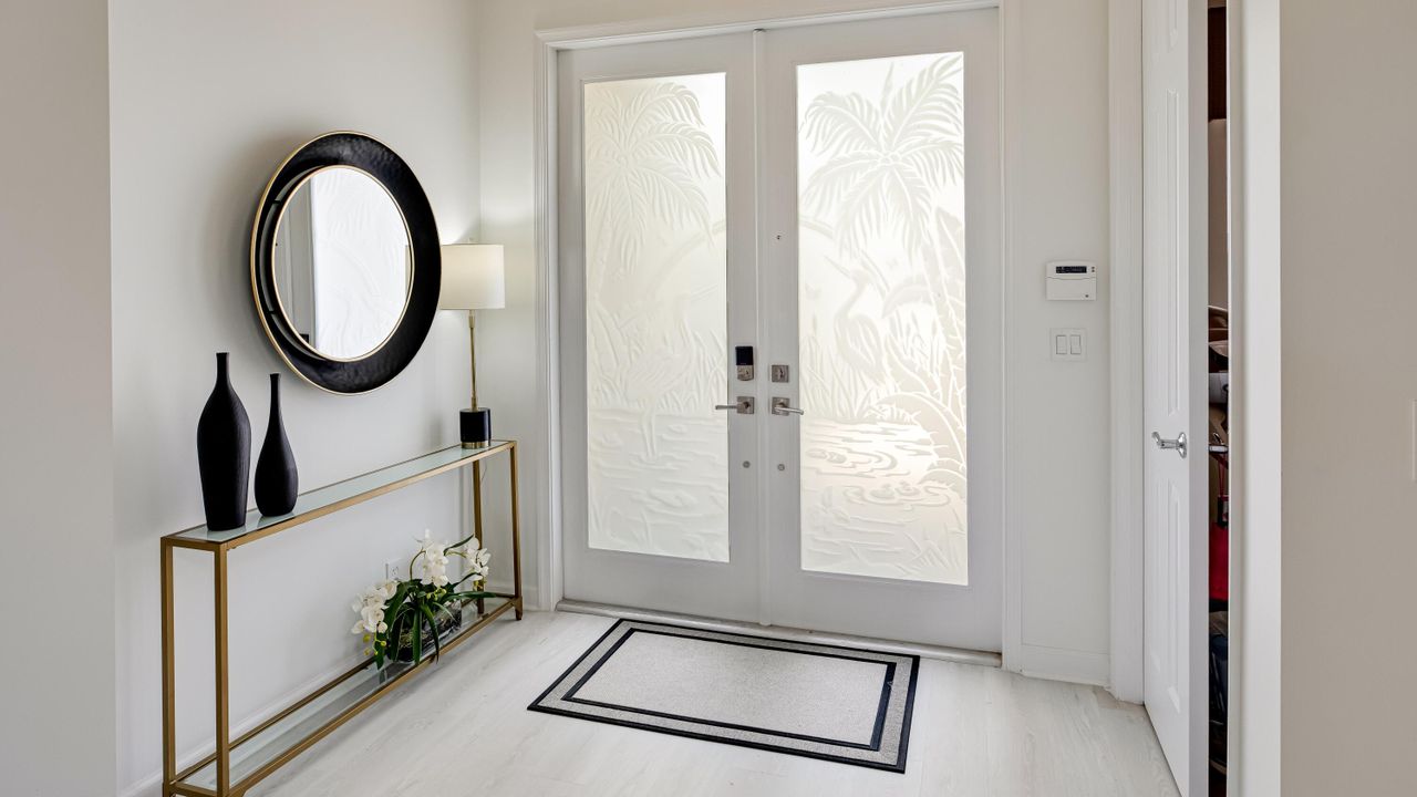 Под контрактом: $2,360,000 (5 спален, 5 ванн, 4107 Квадратных фут)