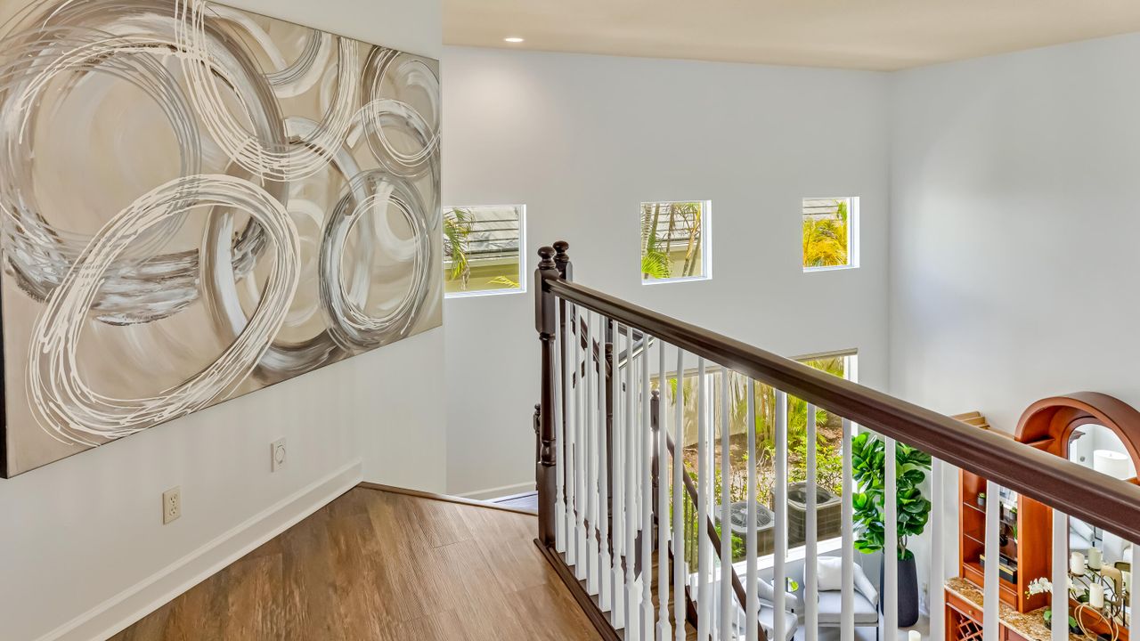 Под контрактом: $2,360,000 (5 спален, 5 ванн, 4107 Квадратных фут)