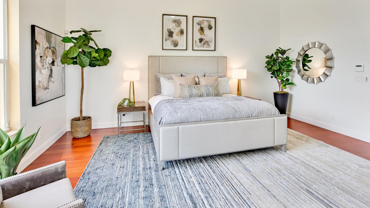 Под контрактом: $2,360,000 (5 спален, 5 ванн, 4107 Квадратных фут)