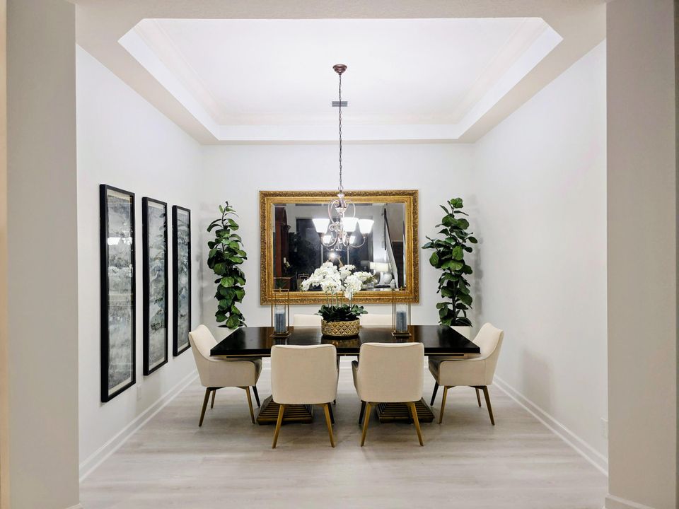 Под контрактом: $2,360,000 (5 спален, 5 ванн, 4107 Квадратных фут)