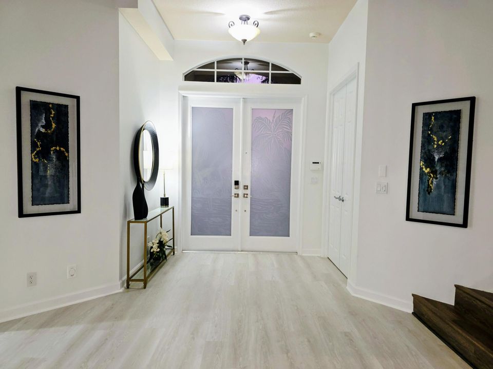 Под контрактом: $2,360,000 (5 спален, 5 ванн, 4107 Квадратных фут)