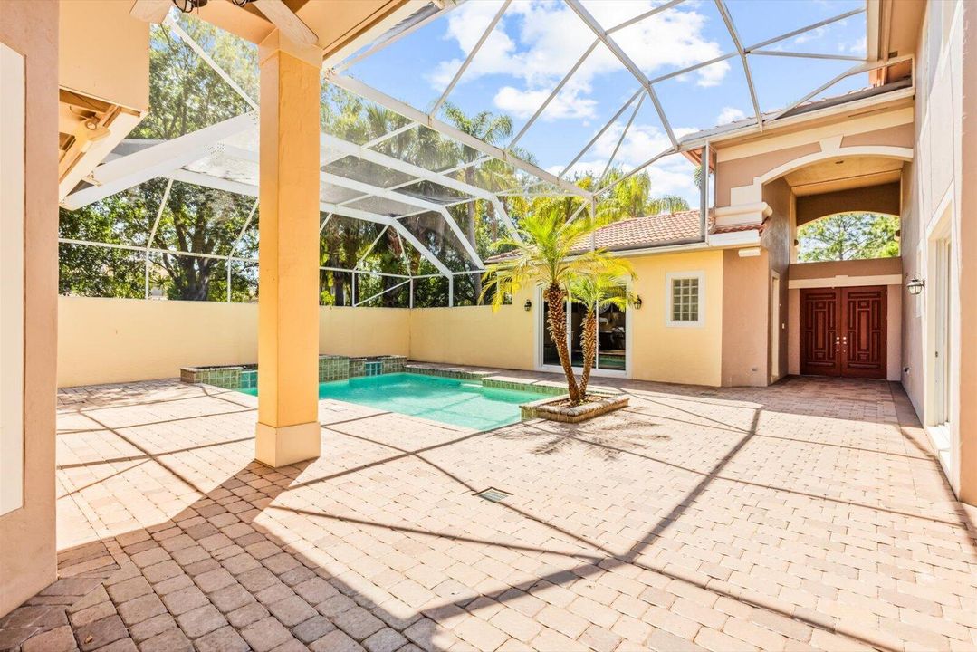 Active With Contract: $865,000 (5 beds, 5 baths, 4098 Square Feet)