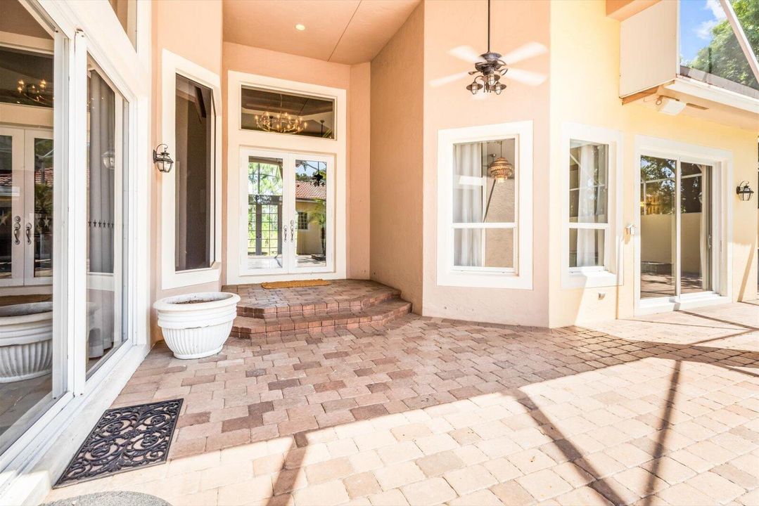 Active With Contract: $865,000 (5 beds, 5 baths, 4098 Square Feet)