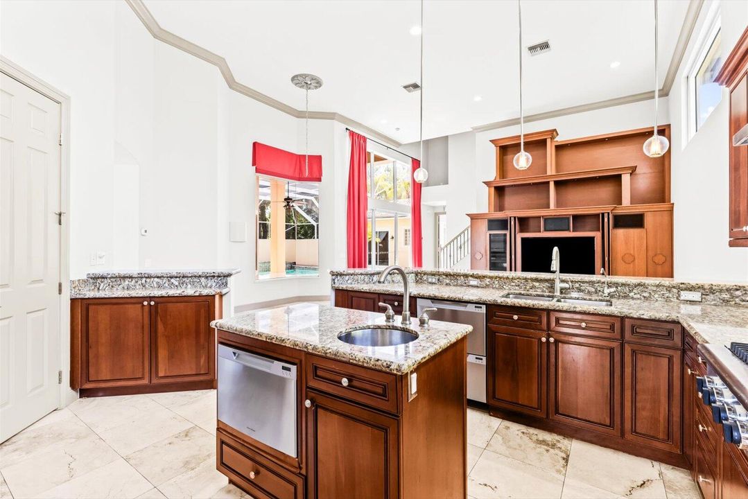 Active With Contract: $865,000 (5 beds, 5 baths, 4098 Square Feet)