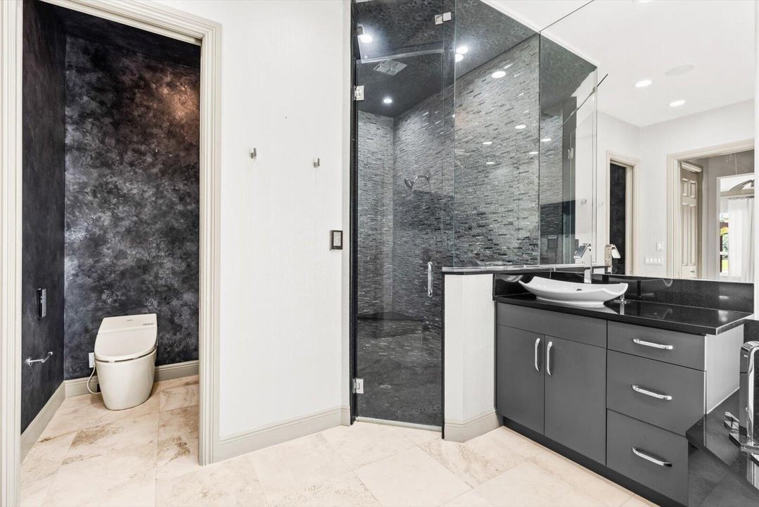 Active With Contract: $865,000 (5 beds, 5 baths, 4098 Square Feet)