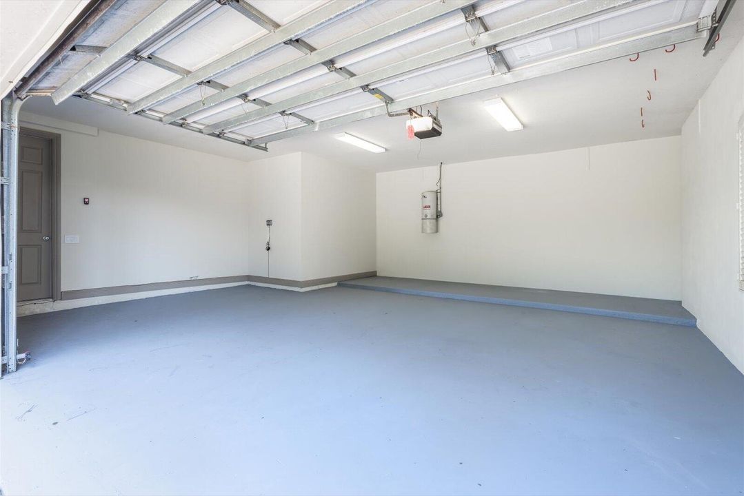 Active With Contract: $865,000 (5 beds, 5 baths, 4098 Square Feet)