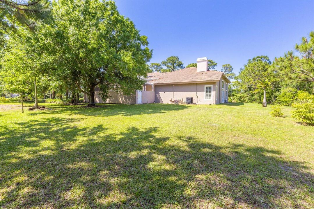 Active With Contract: $865,000 (5 beds, 5 baths, 4098 Square Feet)