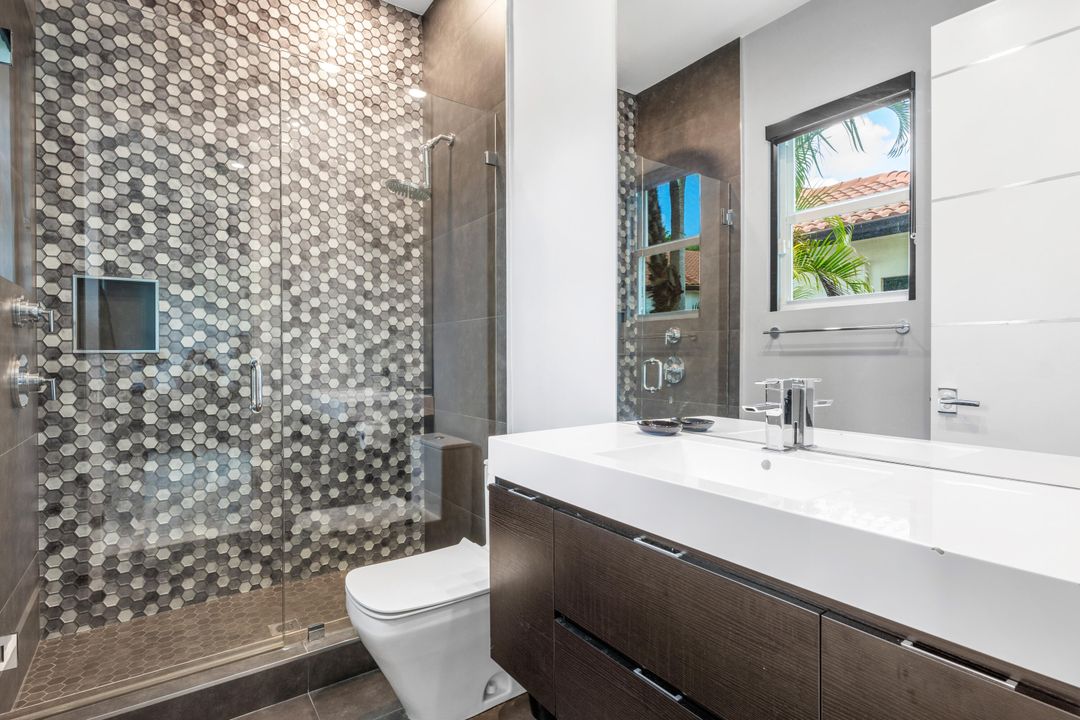 Active With Contract: $3,995,000 (4 beds, 4 baths, 4617 Square Feet)