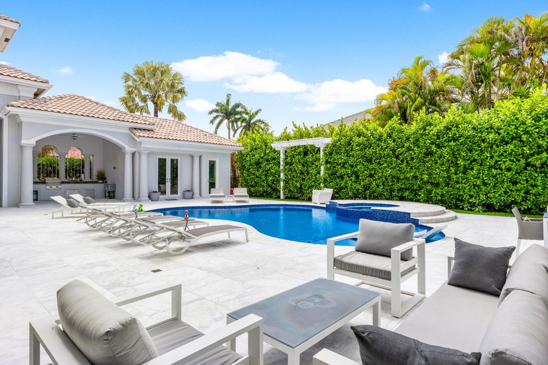 Active With Contract: $3,995,000 (4 beds, 4 baths, 4617 Square Feet)