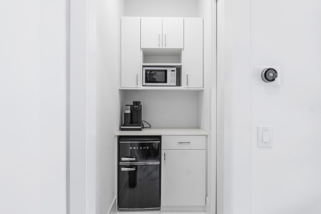 Active With Contract: $3,995,000 (4 beds, 4 baths, 4617 Square Feet)