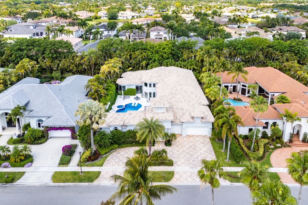 Active With Contract: $3,995,000 (4 beds, 4 baths, 4617 Square Feet)