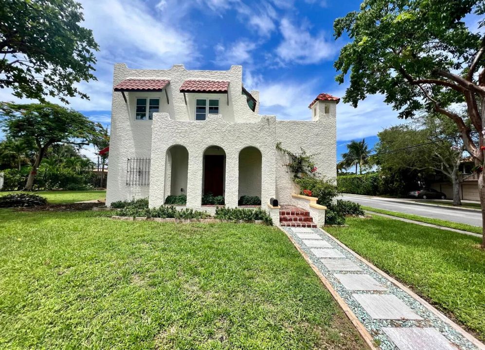 待售: $1,299,000 (4 贝兹, 2 浴室, 2330 平方英尺)