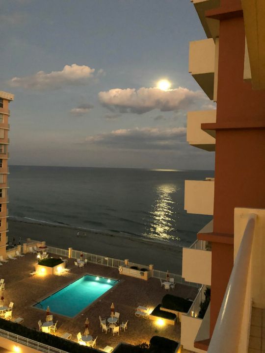 Recently Rented: $3,200 (2 beds, 2 baths, 1100 Square Feet)