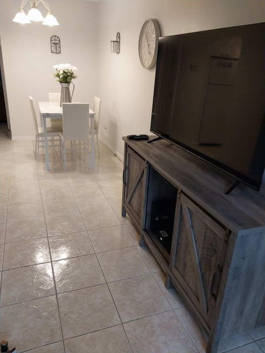 Active With Contract: $2,500 (1 beds, 1 baths, 629 Square Feet)