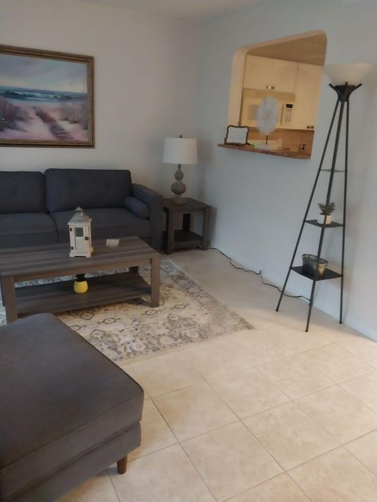 Active With Contract: $2,500 (1 beds, 1 baths, 629 Square Feet)