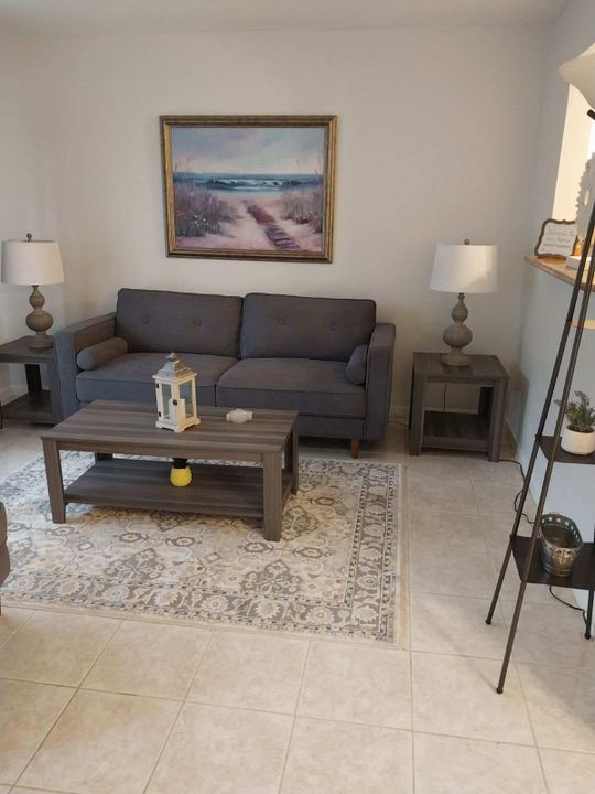 Active With Contract: $2,500 (1 beds, 1 baths, 629 Square Feet)