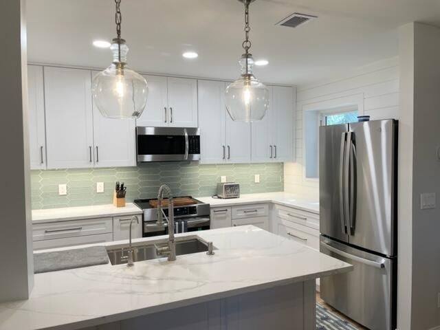 Active With Contract: $6,500 (2 beds, 2 baths, 1346 Square Feet)