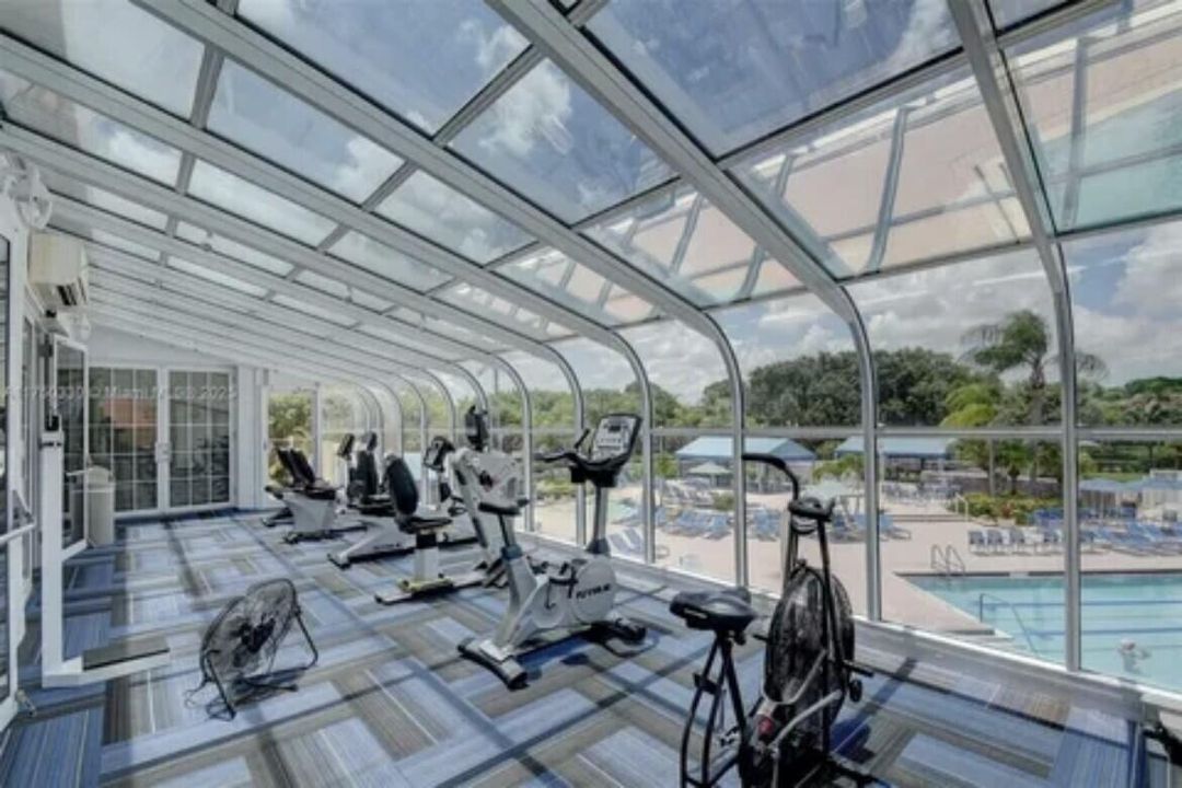 For Sale: $219,900 (2 beds, 2 baths, 1131 Square Feet)