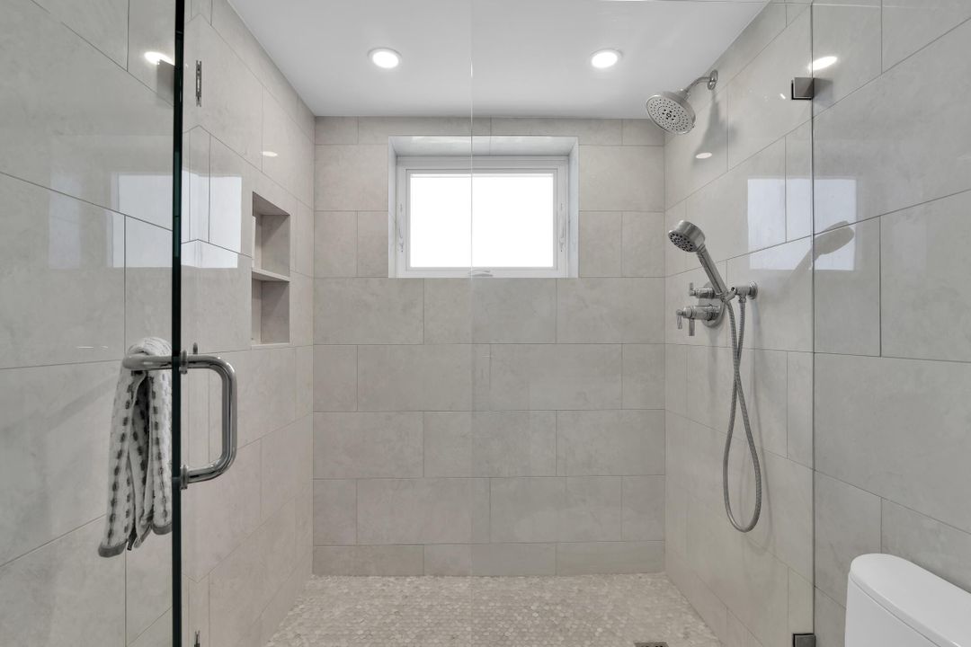 For Sale: $870,000 (1 beds, 1 baths, 1120 Square Feet)