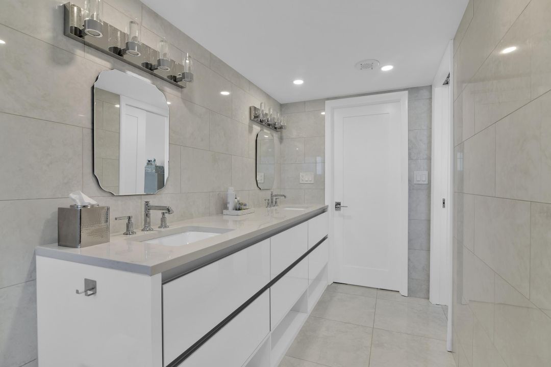 For Sale: $870,000 (1 beds, 1 baths, 1120 Square Feet)
