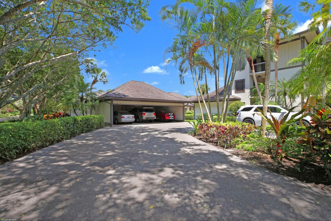 合同活跃: $15,000 (4 贝兹, 4 浴室, 2500 平方英尺)