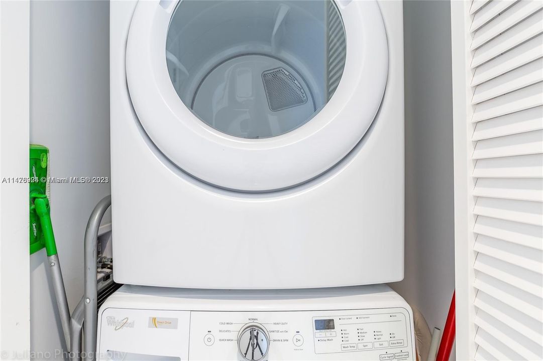 For Sale: $520,000 (2 beds, 2 baths, 960 Square Feet)