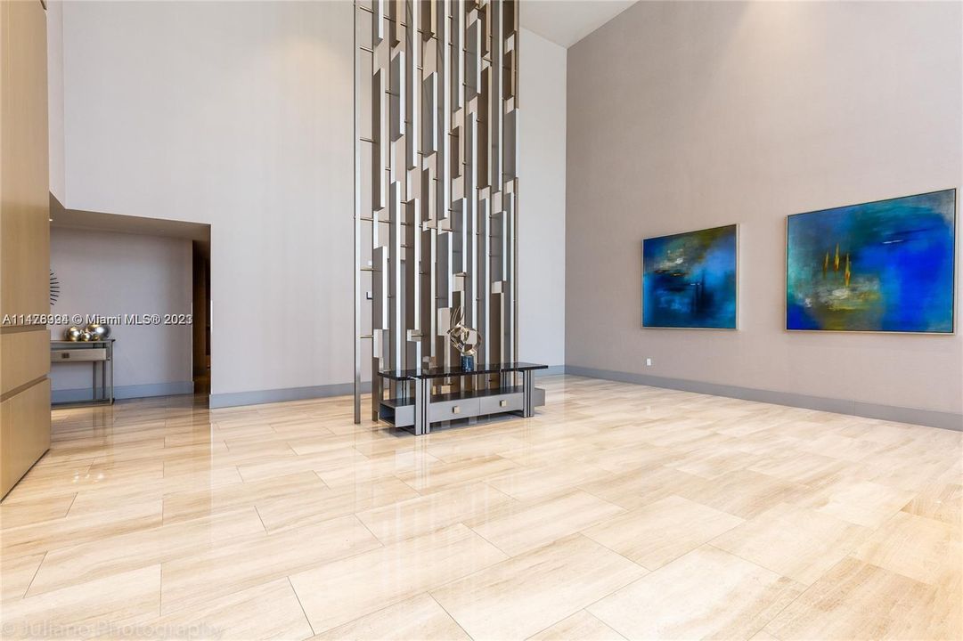 For Sale: $520,000 (2 beds, 2 baths, 960 Square Feet)