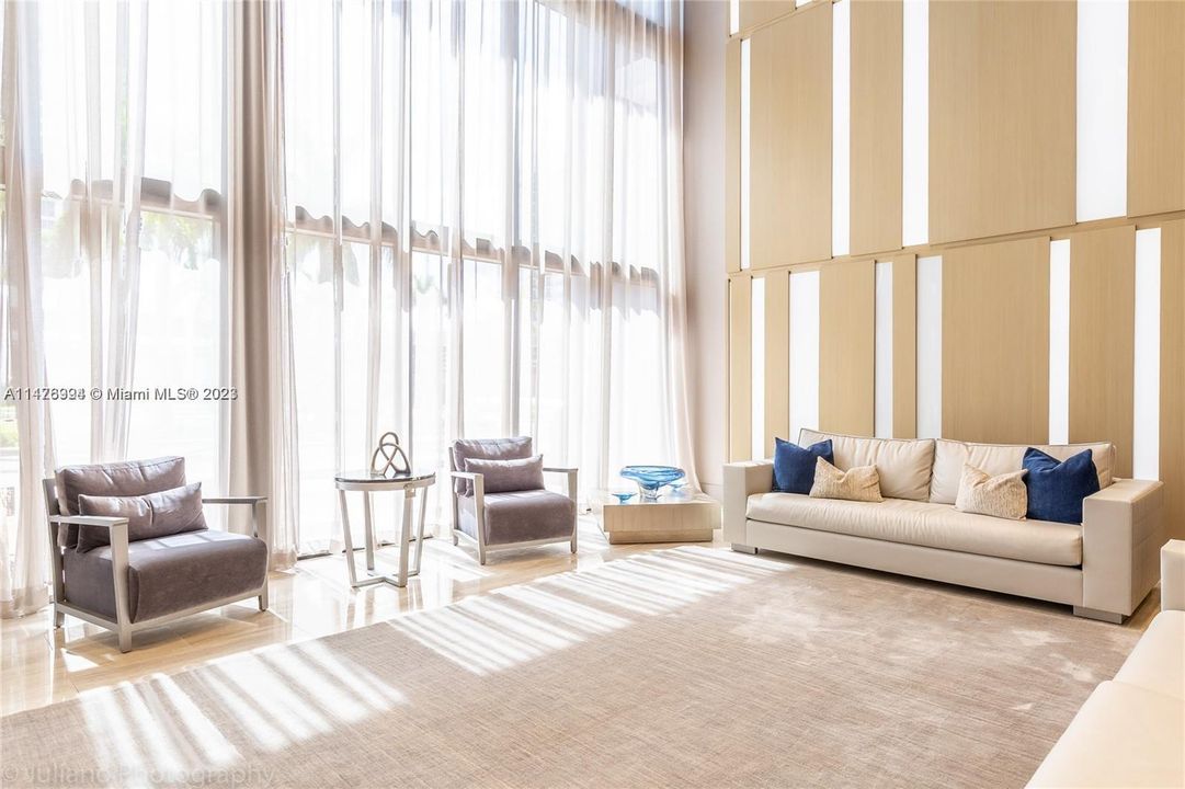 For Sale: $520,000 (2 beds, 2 baths, 960 Square Feet)