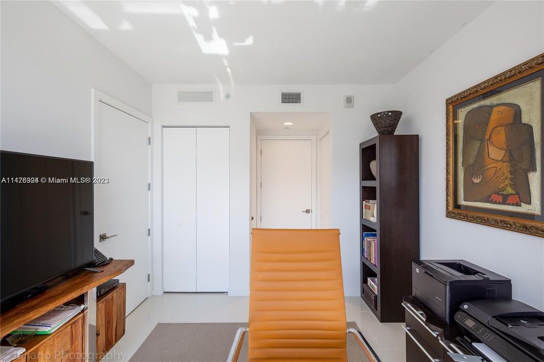 For Sale: $520,000 (2 beds, 2 baths, 960 Square Feet)