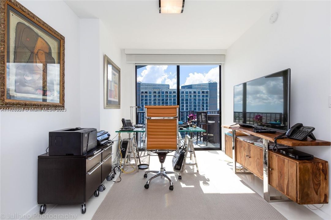 For Sale: $520,000 (2 beds, 2 baths, 960 Square Feet)