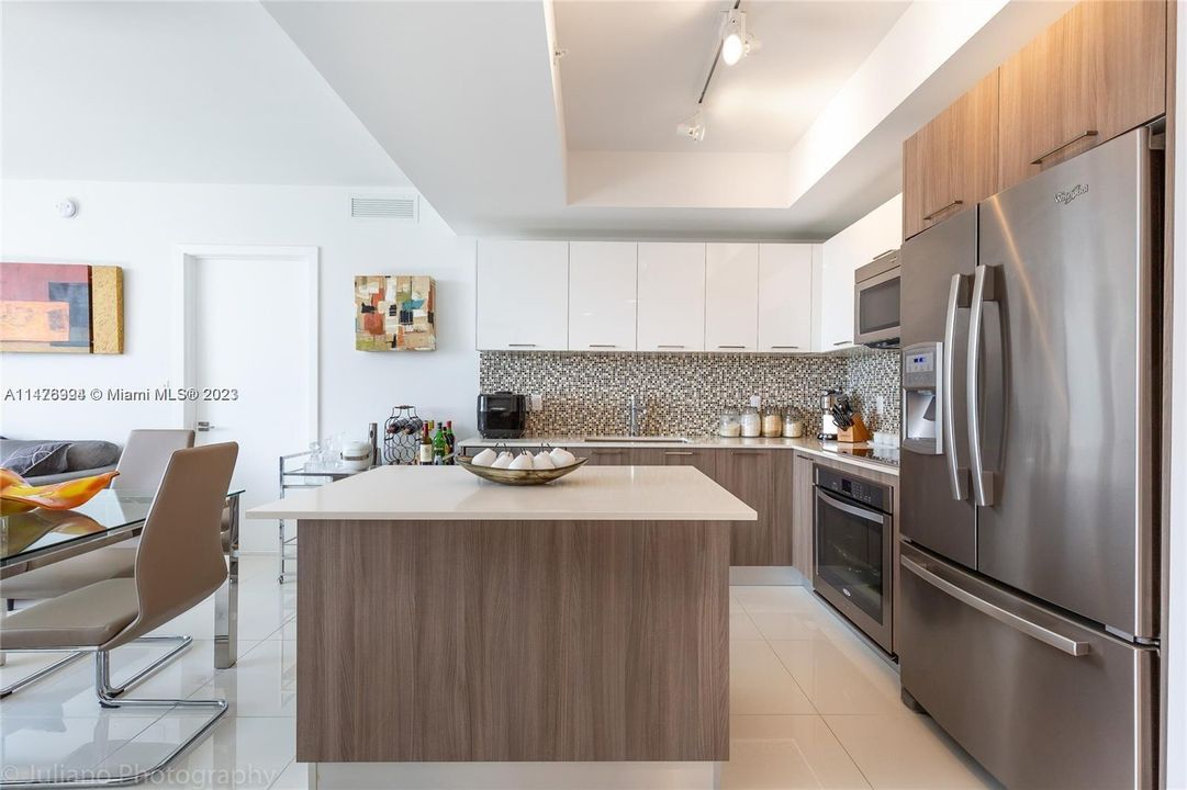 For Sale: $520,000 (2 beds, 2 baths, 960 Square Feet)