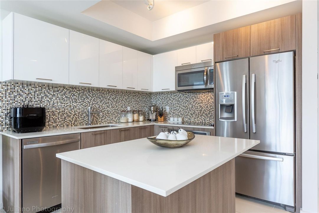 For Sale: $520,000 (2 beds, 2 baths, 960 Square Feet)