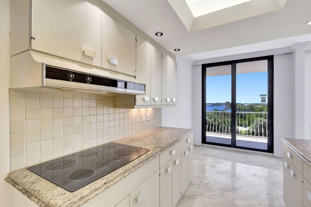 For Sale: $3,450,000 (3 beds, 3 baths, 3280 Square Feet)