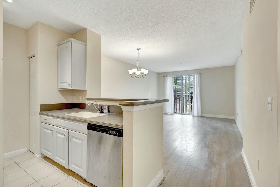 Vendido Recientemente: $328,000 (1 camas, 1 baños, 756 Pies cuadrados)