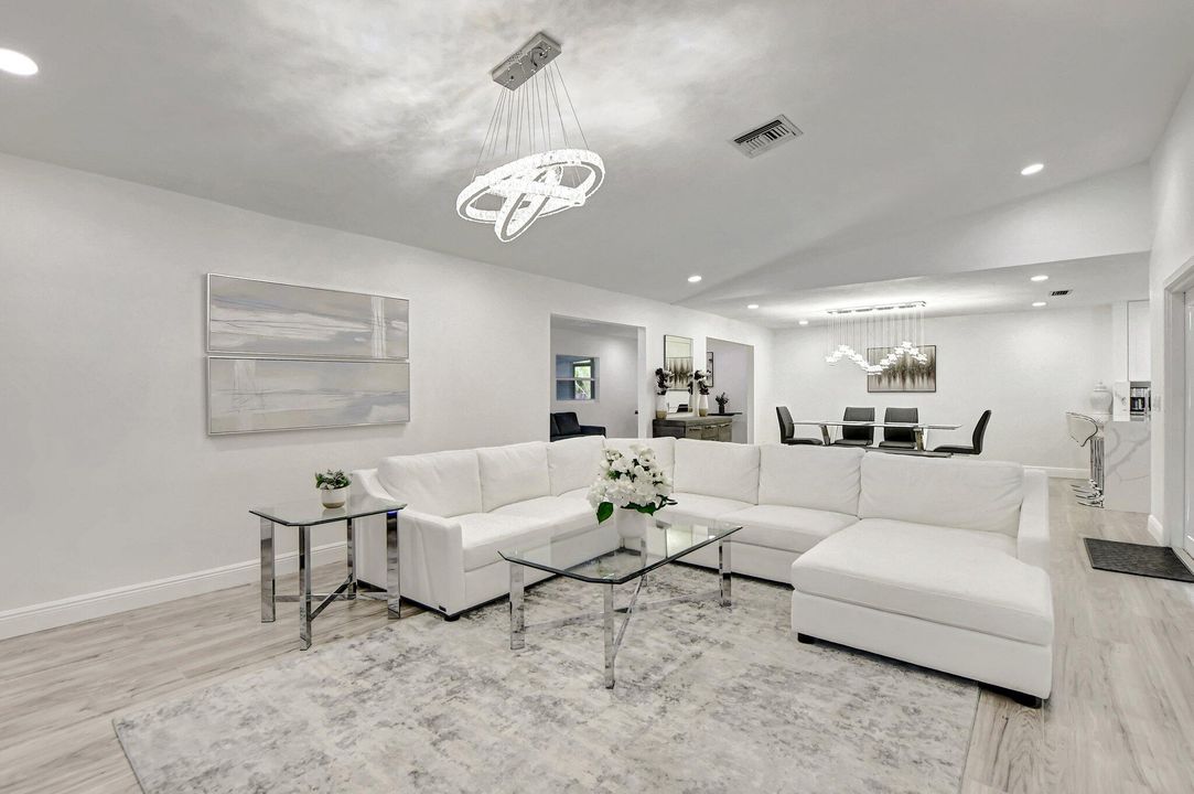 Recently Sold: $625,000 (3 beds, 2 baths, 2297 Square Feet)