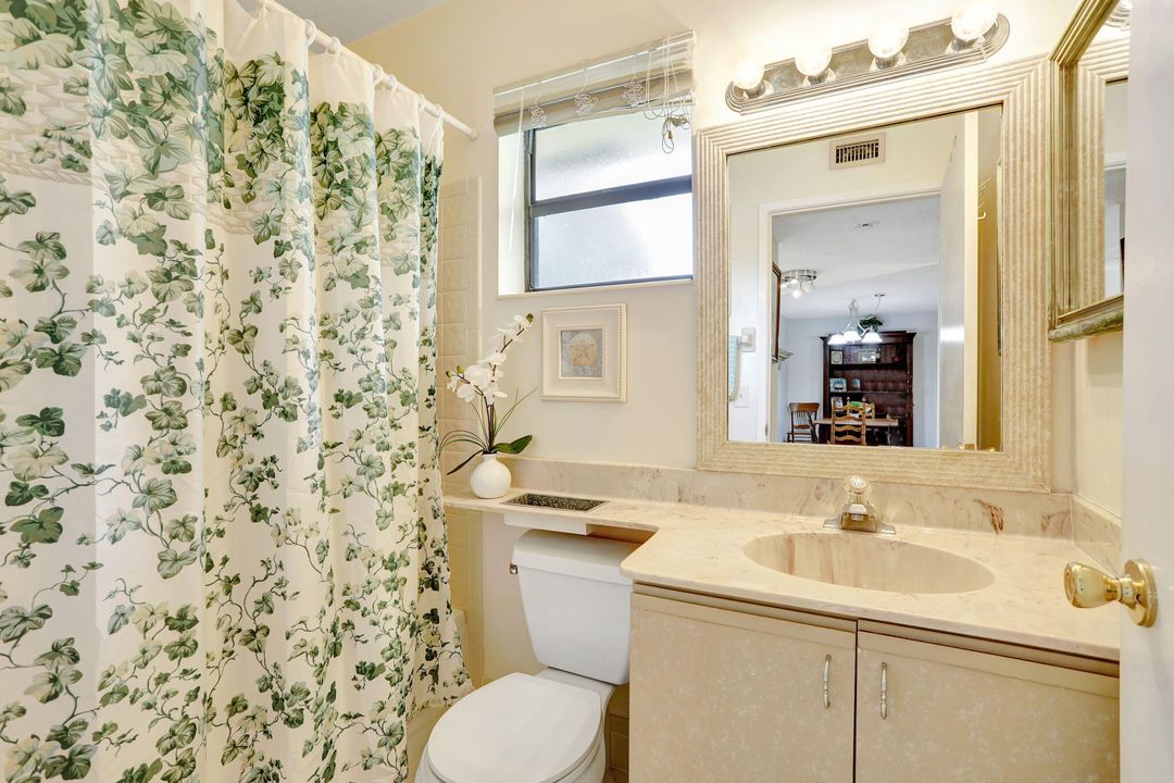 На продажу: $229,900 (2 спален, 2 ванн, 955 Квадратных фут)