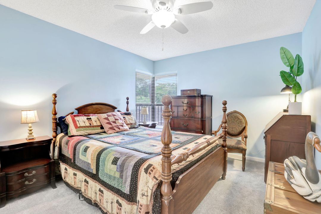 На продажу: $229,900 (2 спален, 2 ванн, 955 Квадратных фут)