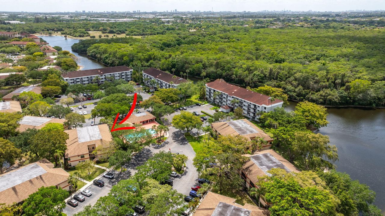 На продажу: $229,900 (2 спален, 2 ванн, 955 Квадратных фут)