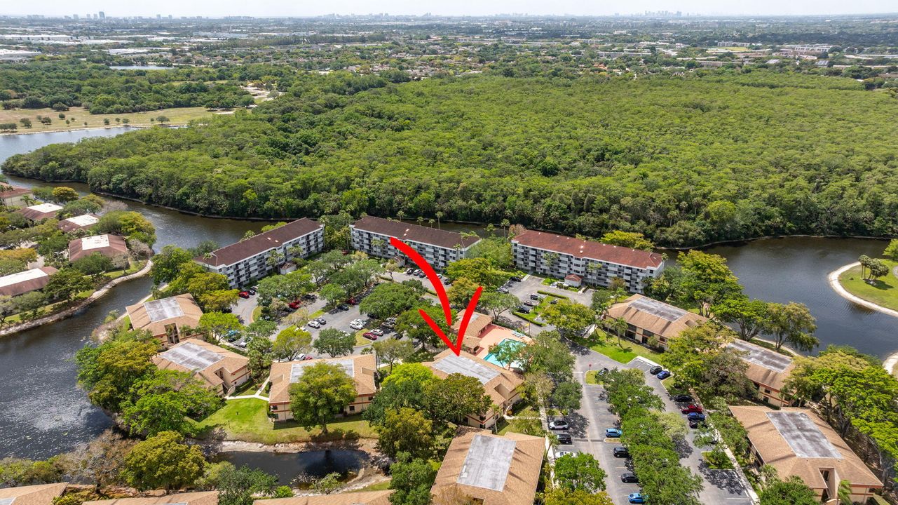 На продажу: $229,900 (2 спален, 2 ванн, 955 Квадратных фут)