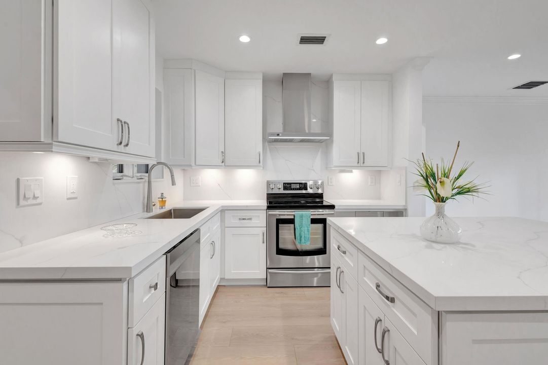 Под контрактом: $1,550,000 (4 спален, 4 ванн, 1896 Квадратных фут)