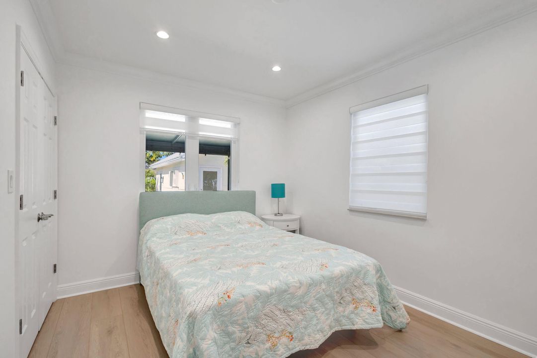 Под контрактом: $1,550,000 (4 спален, 4 ванн, 1896 Квадратных фут)