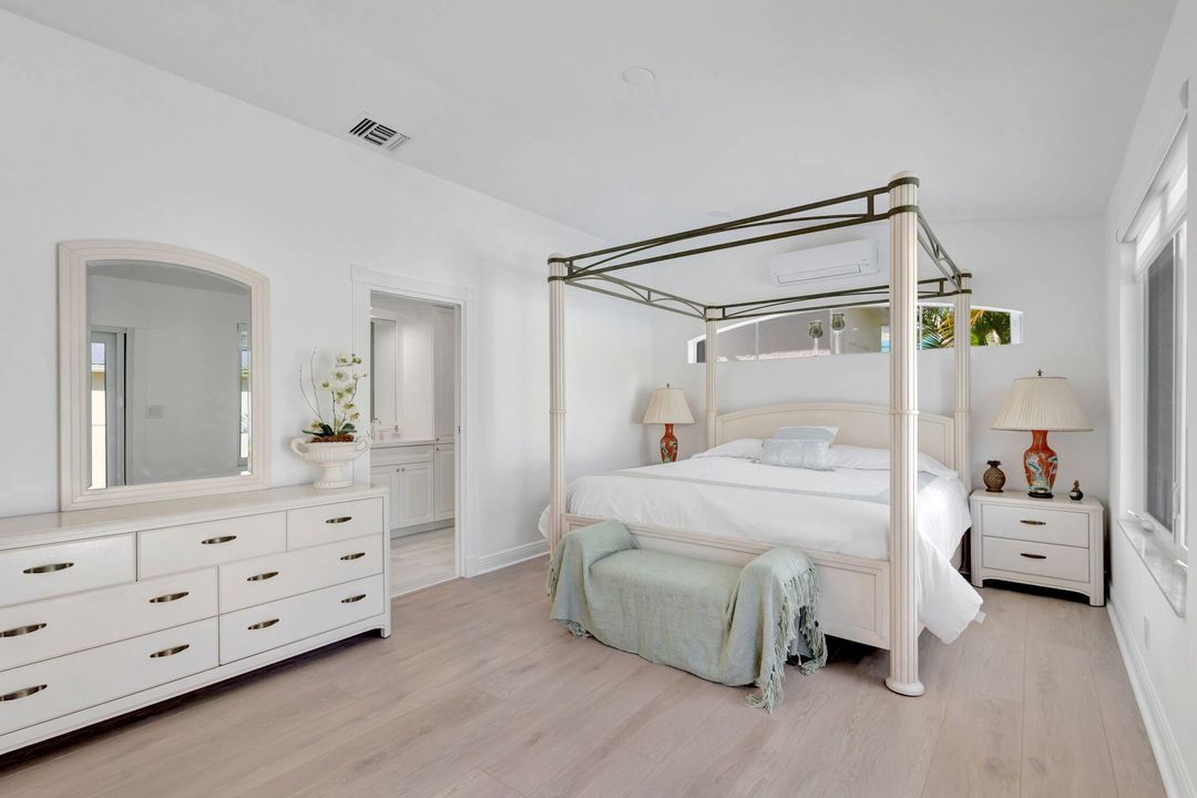 Под контрактом: $1,550,000 (4 спален, 4 ванн, 1896 Квадратных фут)