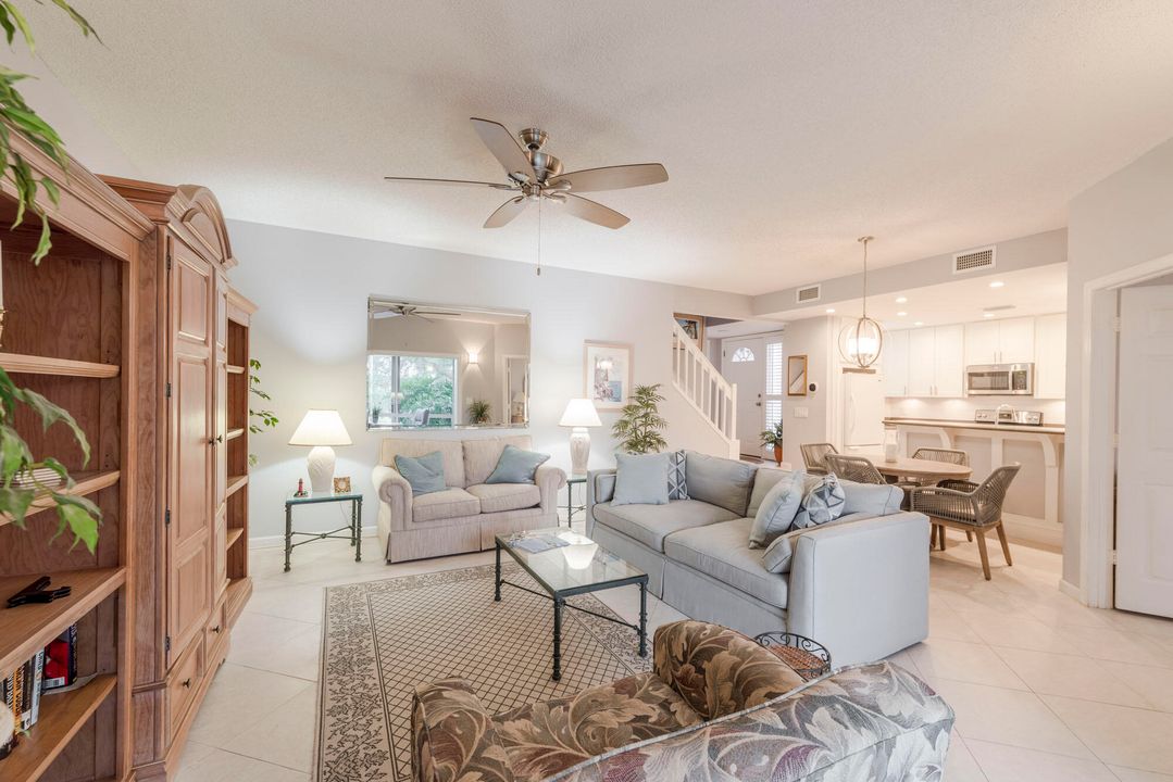 出租: $4,000 (2 贝兹, 2 浴室, 1195 平方英尺)