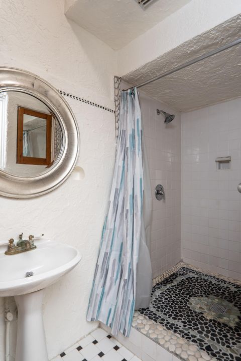 待售: $1,299,000 (4 贝兹, 2 浴室, 2330 平方英尺)