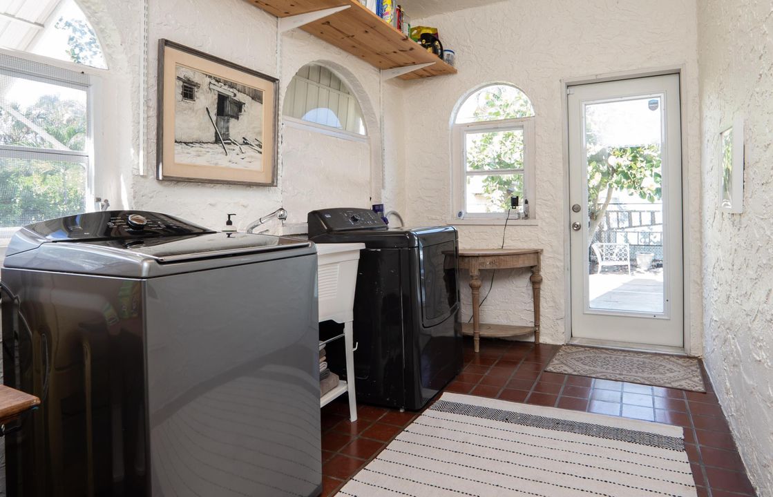 待售: $1,299,000 (4 贝兹, 2 浴室, 2330 平方英尺)