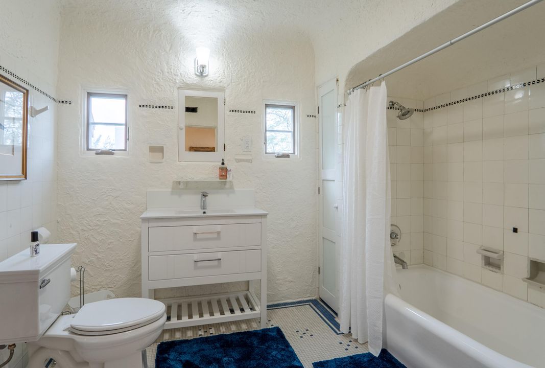 待售: $1,299,000 (4 贝兹, 2 浴室, 2330 平方英尺)