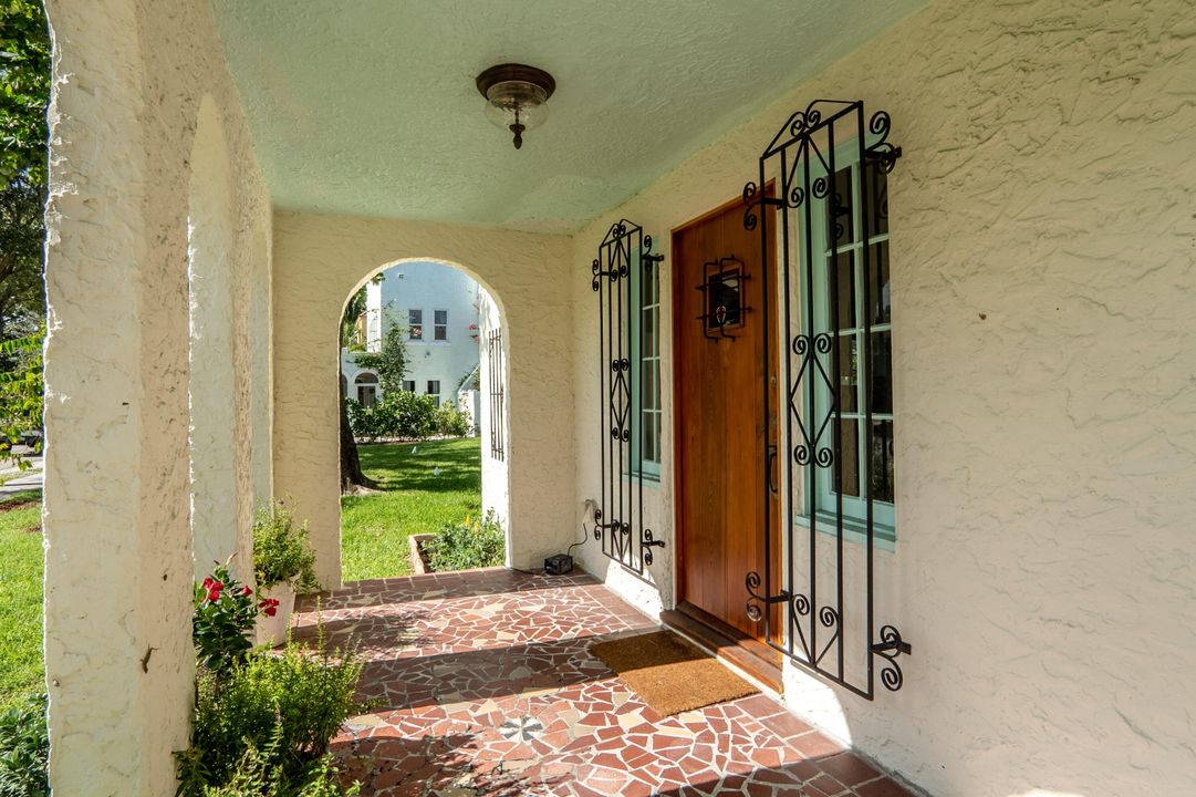 待售: $1,299,000 (4 贝兹, 2 浴室, 2330 平方英尺)