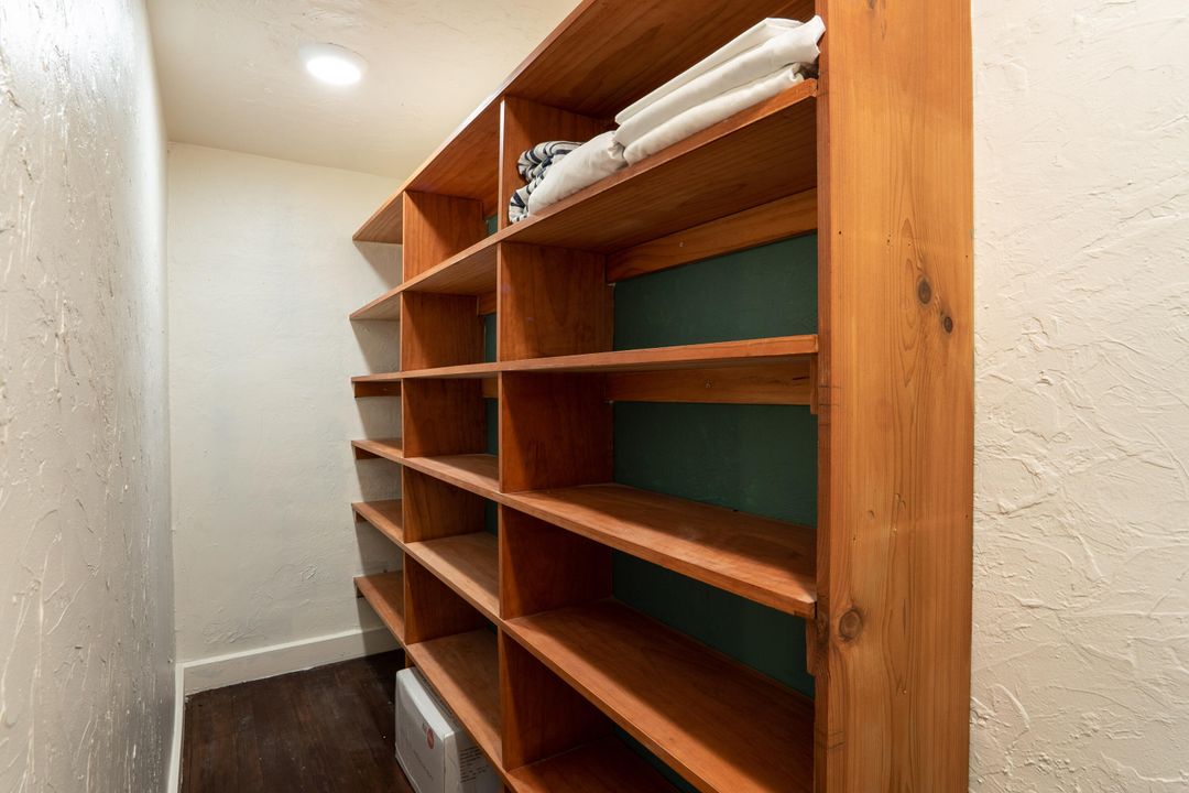 待售: $1,299,000 (4 贝兹, 2 浴室, 2330 平方英尺)