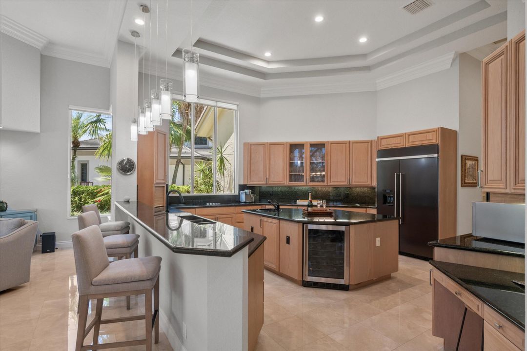 For Sale: $3,190,000 (4 beds, 4 baths, 5612 Square Feet)