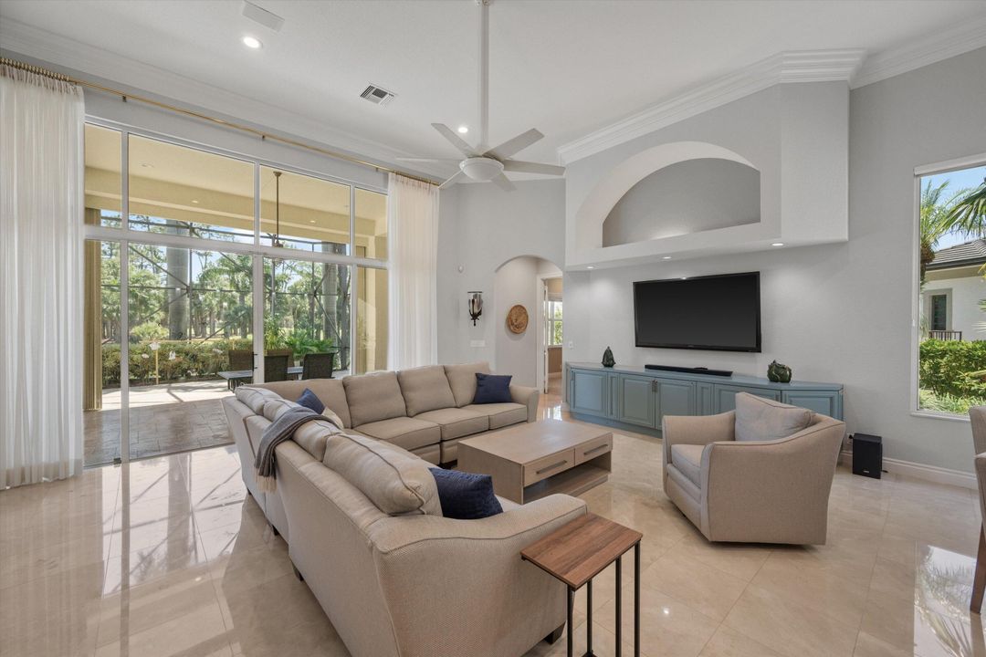 For Sale: $3,190,000 (4 beds, 4 baths, 5612 Square Feet)